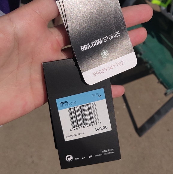 Nike tee - Picture 2 of 3